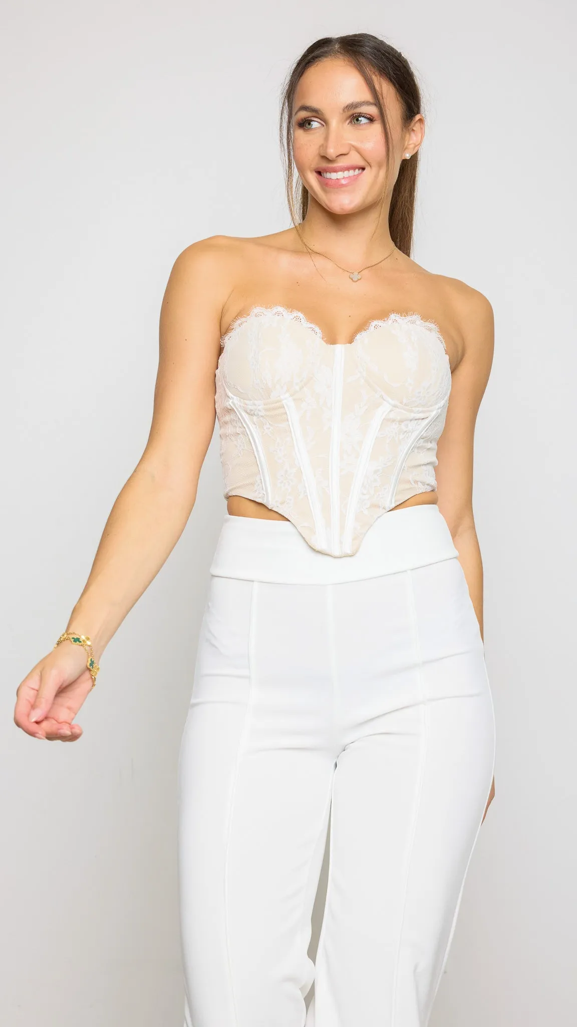 Amru Top