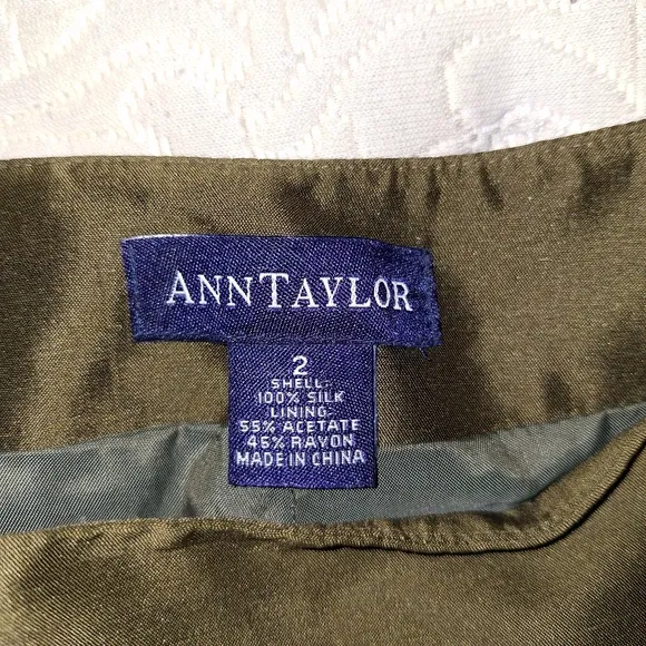 Ann Taylor silk Pant suit in a ladies size 2 with a 26&quot; inseam.