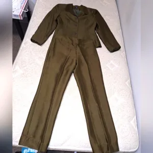 Ann Taylor silk Pant suit in a ladies size 2 with a 26&quot; inseam.