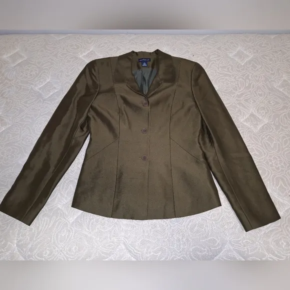 Ann Taylor silk Pant suit in a ladies size 2 with a 26&quot; inseam.