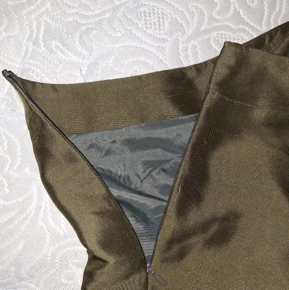 Ann Taylor silk Pant suit in a ladies size 2 with a 26&quot; inseam.