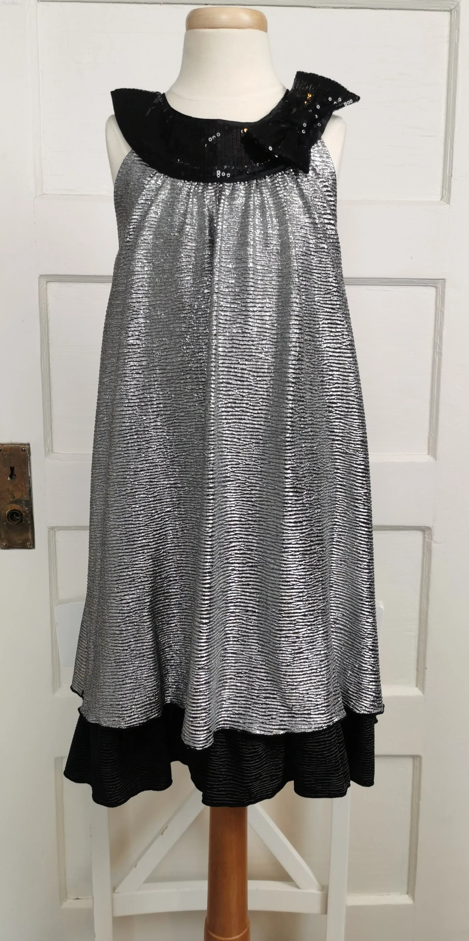 GIRL SIZE 7 YEARS - TURO PARC, barcelona   new york, Sparkly Silver & Black, Special Occasion Dress EUC B37