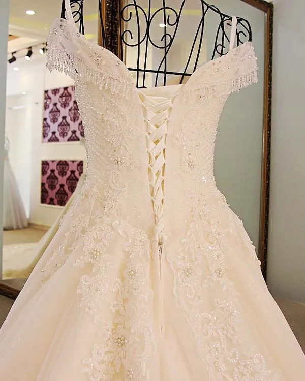 Gorgeous 2018 Ball Gown Wedding Dresses with Long Train Sparkly Lace Wedding Gowns Beaded