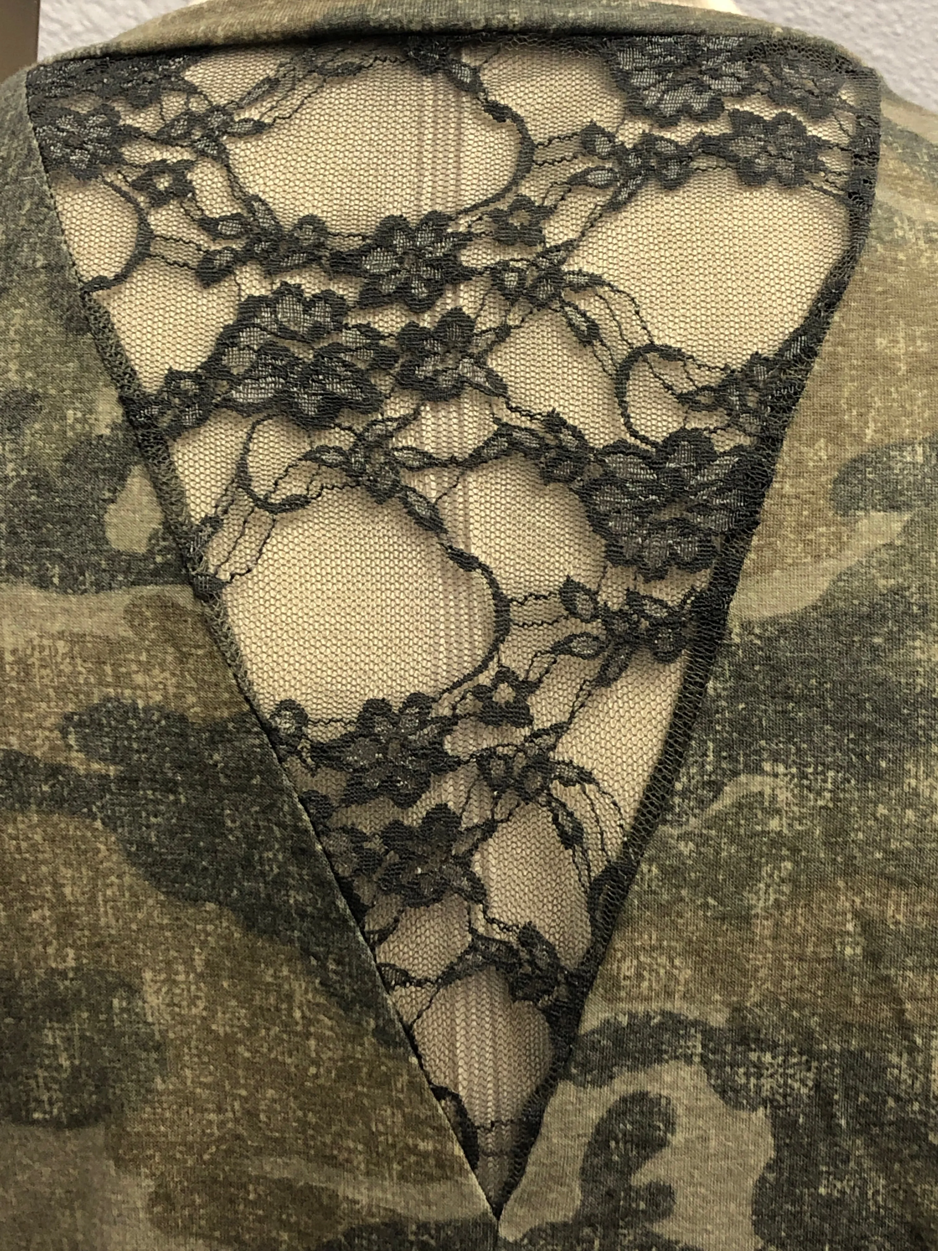 SHORT SLEEVE TOP W/LACE