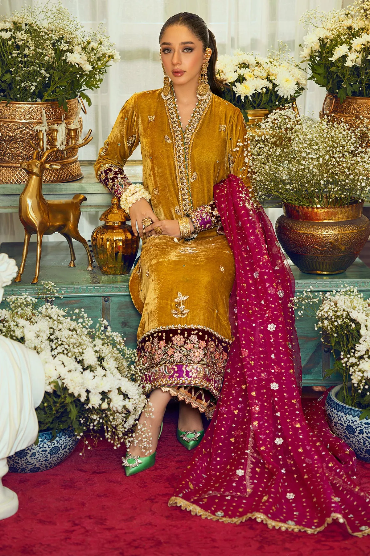 Yellow Velvet Salwar Kameez Pakistani Wedding Dresses