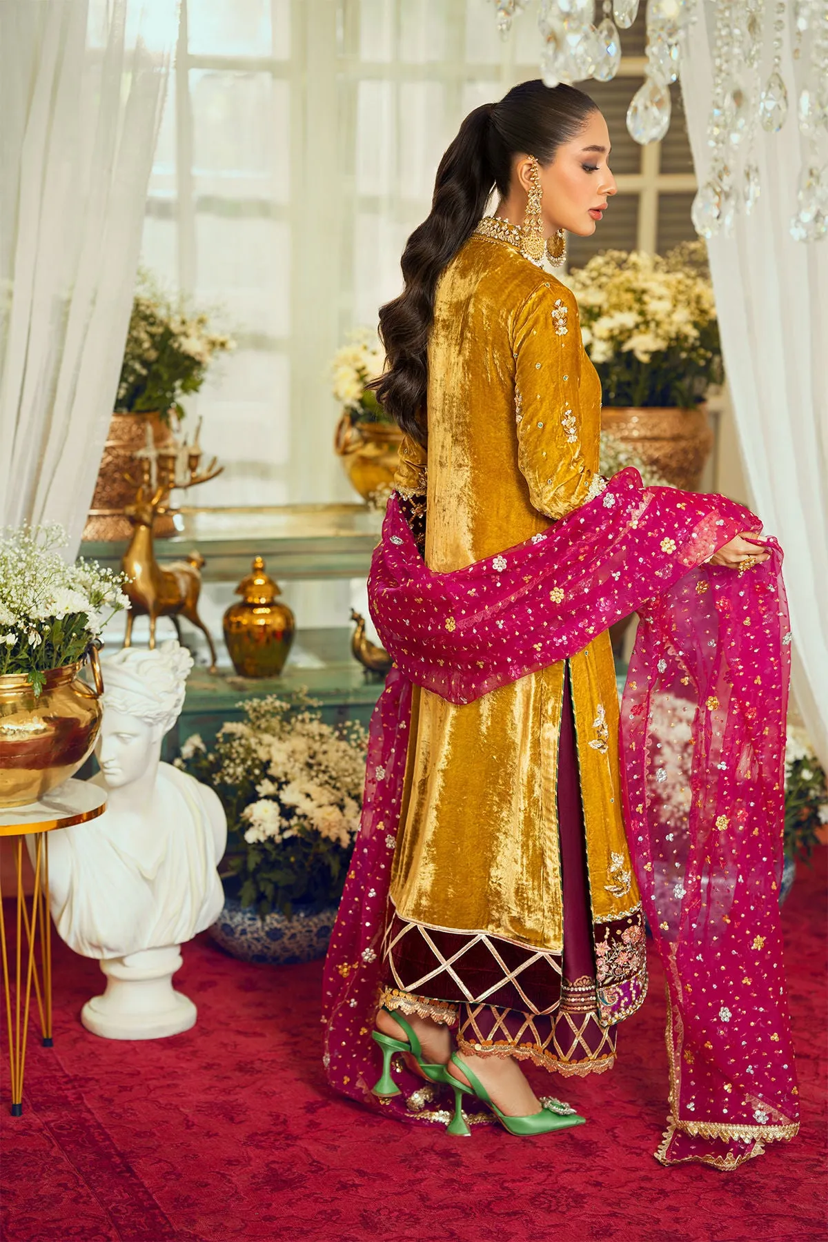 Yellow Velvet Salwar Kameez Pakistani Wedding Dresses